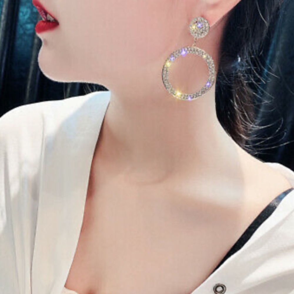 NEW Gorgeous 18k gold plated Hoop Earrings - Picture 3 of 3